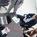 メガバンクと地方銀行のキャリア形成の違いとは？現場の声と将来性を比較