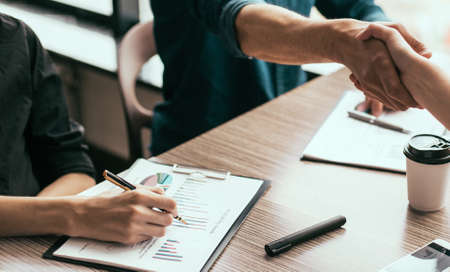 仕事のやりがい・社会的貢献度で比較する公務員と民間企業
