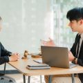日本企業特有の年功序列とキャリアアップの現状を世代別に分析する