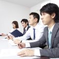 採用試験・就職活動の流れと違い～公務員試験vs企業就活