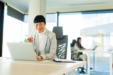 日本の企業における女性管理職の育児と仕事のバランス体験談