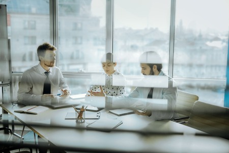 新任上司が知っておきたい部下との信頼構築ステップ